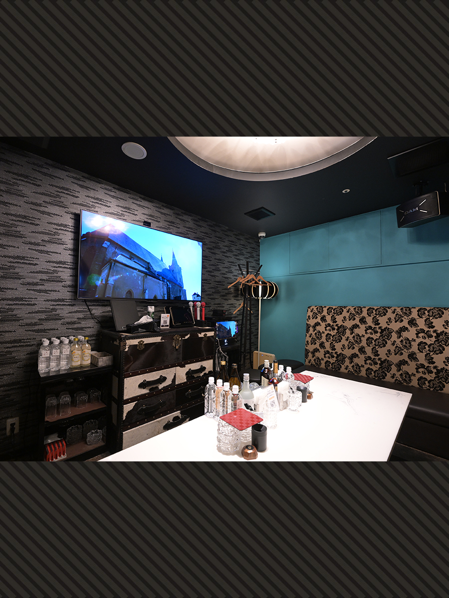 KARAOKE ROOM